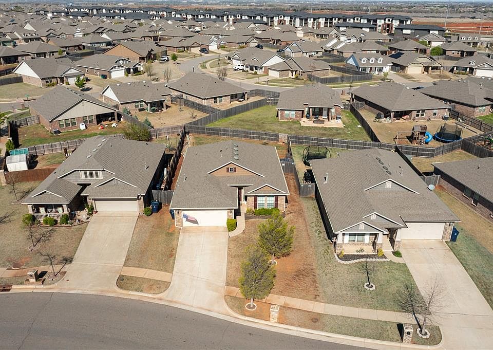 1st image of 18905 Valencia Park Dr