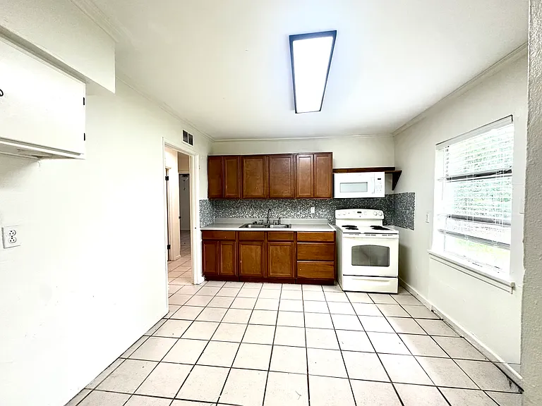 265 Fannin St — Photo 5