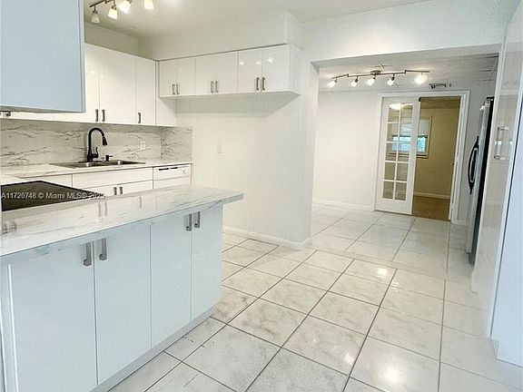 4th image of 1008 NW 11th Ct #0