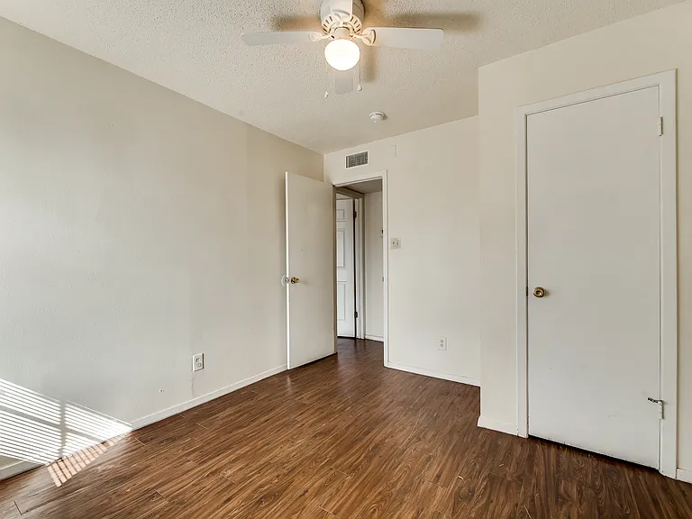106 E Cedar St #8 — Photo 4
