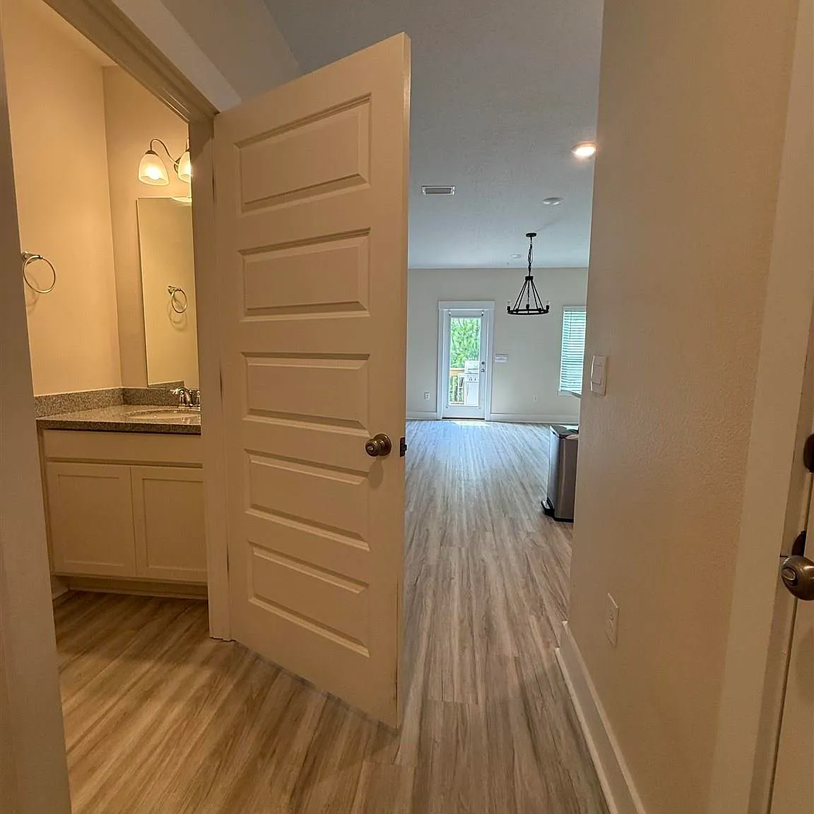 3 bed, 2.5 bath, 1843 sqft, $1,825 — Photo 3