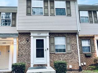 1227 Maple Shade Ln, Charlotte, NC 28270