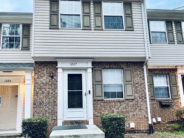 1227 Maple Shade Ln, Charlotte, NC 28270