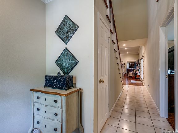 5th image of 2819 WOODCREST DR