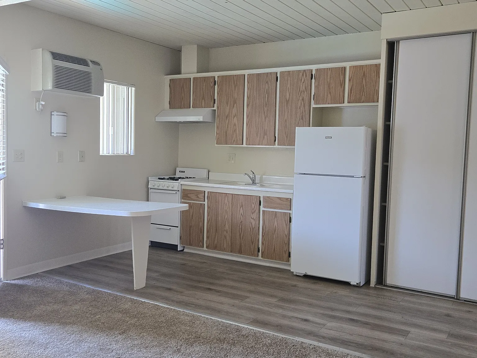 El Capitan Apartments — Photo 4