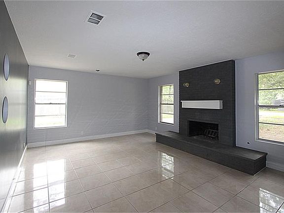 2nd image of 13822 Kershaw St