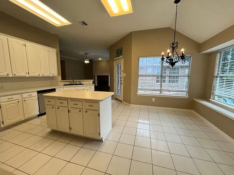 5605 Belle Chasse Ln — Photo 16