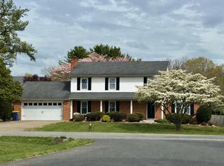 2736 Thompson Dr, Bowling Green, KY 42104