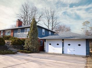 11718 Shady Oak Dr, Minnetonka, MN 55343