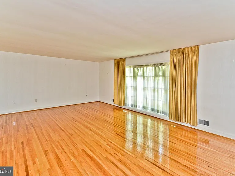 100 Mel Mara Dr — Photo 3