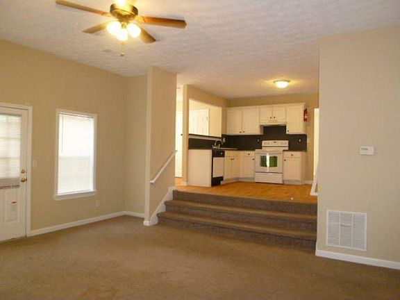 3rd image of 1213 Huntington Place Cir