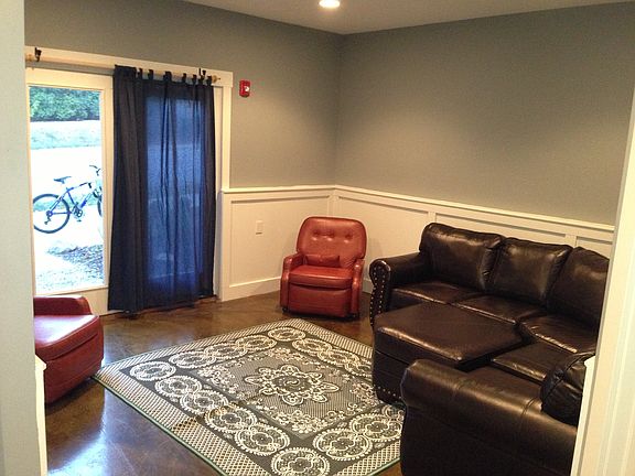 4th image of 703 N Walnut St