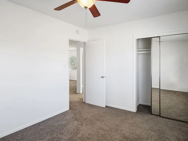Ocean Beach/Point Loma: 2 BR in Ideal Location w/ 2 Parking Spaces — Photo 7