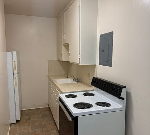 4th image of 3021 O St