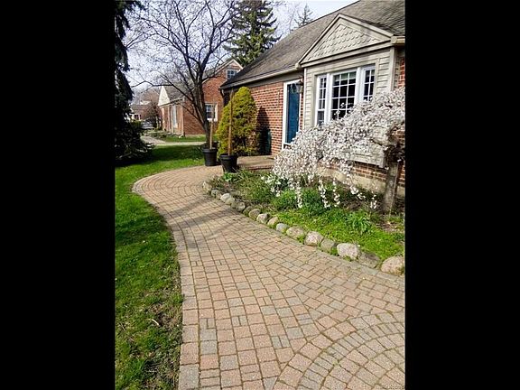 3rd image of 1795 Beverly St