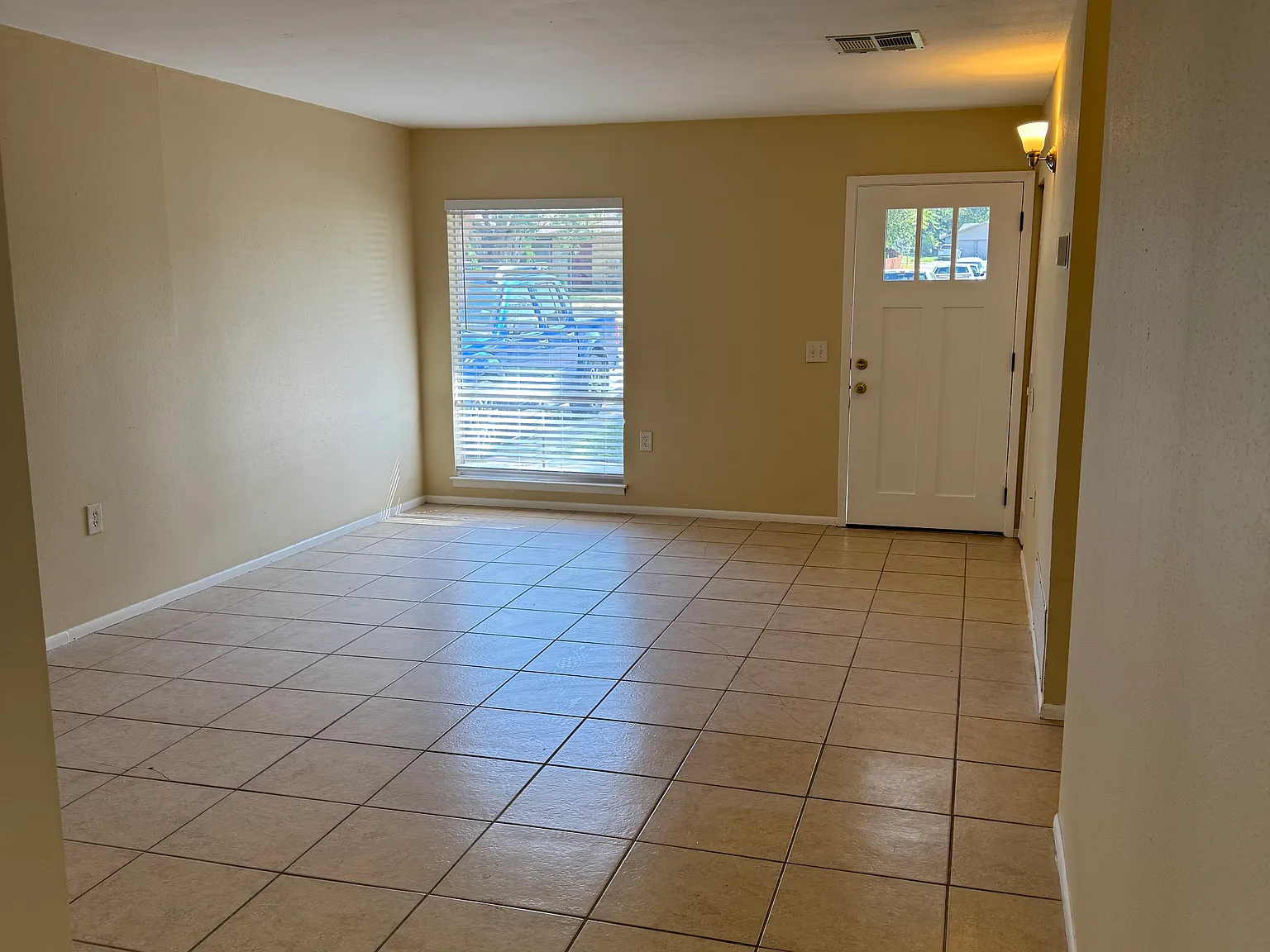 3 bed, 1300 sqft, $1,575 — Photo 4