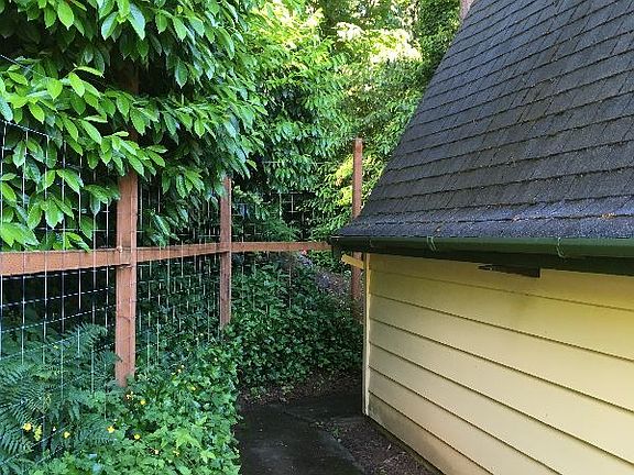 path to apartment