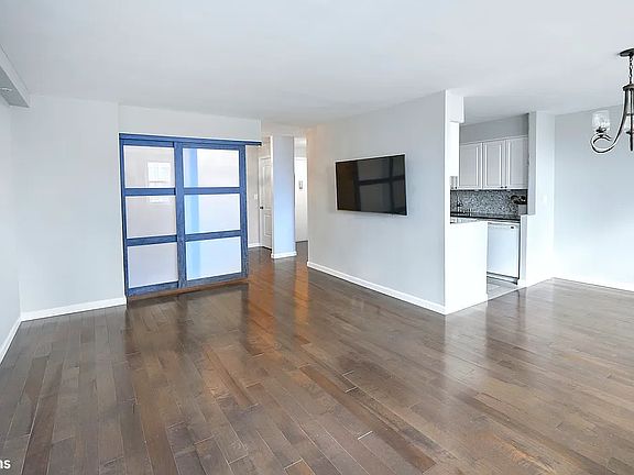 2nd image of 75 Henry St APT 8J
