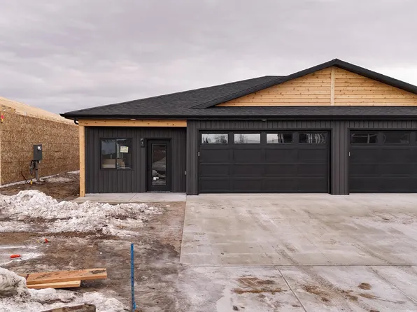 2340 Landmark Dr, Minot, ND 58703