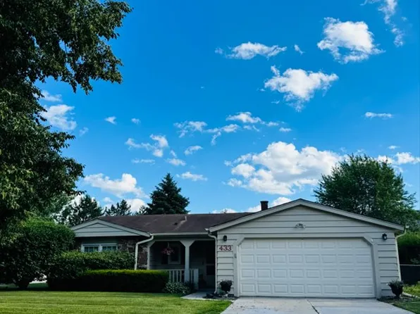 433 Green Tree Pkwy, Libertyville, IL 60048