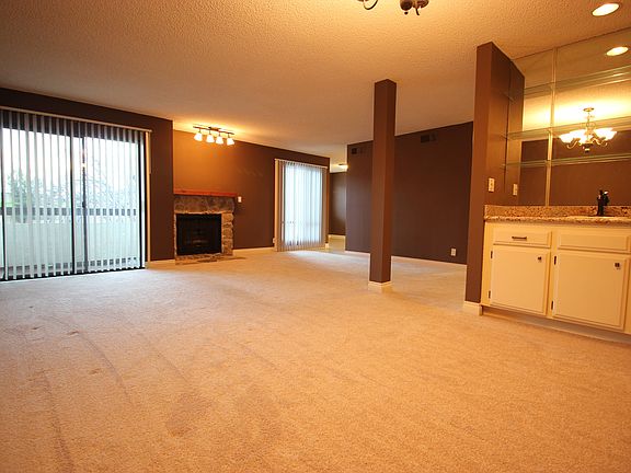5th image of 339 W Wilson Ave Unit 207
