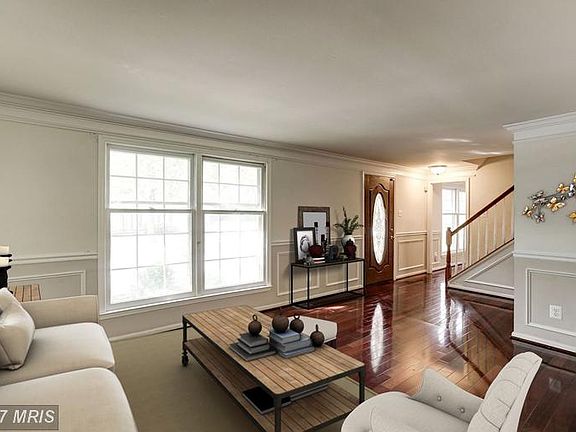 Living Room (3 of 3)