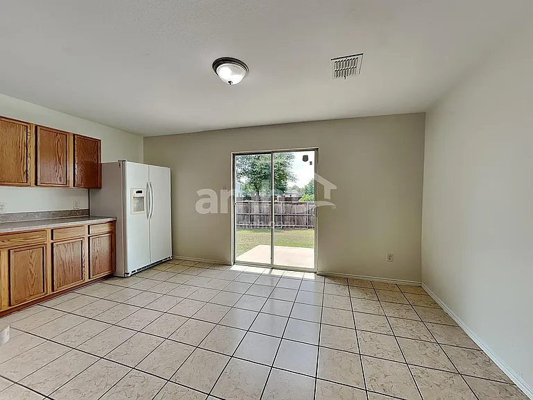 511 Robinwood Dr — Photo 5