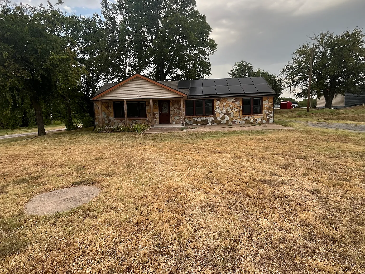 3 bed, 1.5 bath, 1600 sqft, $1,350 — Photo 1