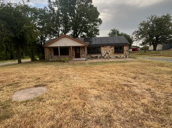 209 E Etowah Rd, Noble, OK 73068