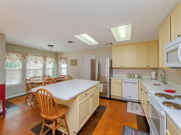 100 Masonwood Dr — Photo 7