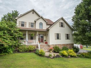 53 Garbutt Ave, Dallas, PA 18612