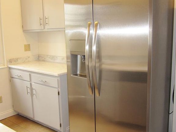 5th image of 311 S Poplar St