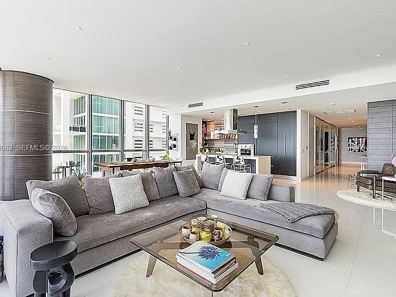 3rd image of 1100 Biscayne Blvd Unit 1501