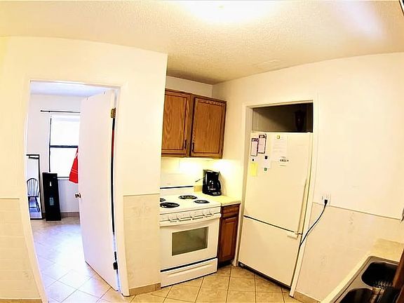 4th image of 2800 Pallanza Dr S #B