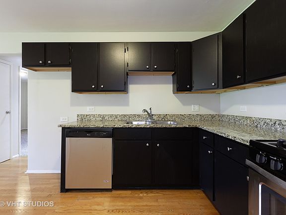 3rd image of 703 Wildwood Ln