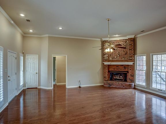 4th image of 8869 Doveland Dr