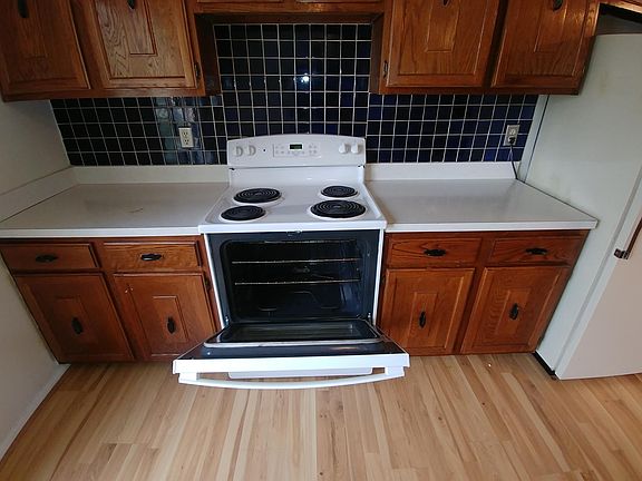 Eat-in kitchen with one year old oven.