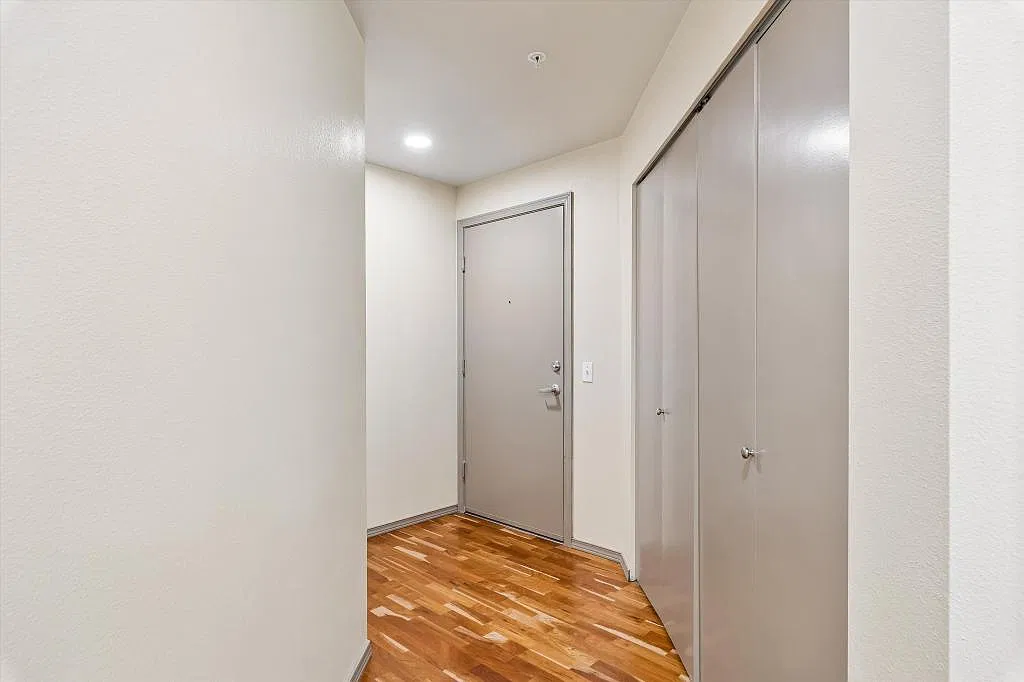 Lower Queen Anne 2 Bedroom 2 Bath Condo - 2 bedrooms — Photo 2