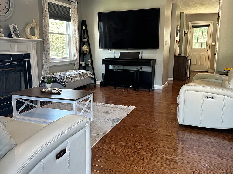 125 Cadogan Way — Photo 5