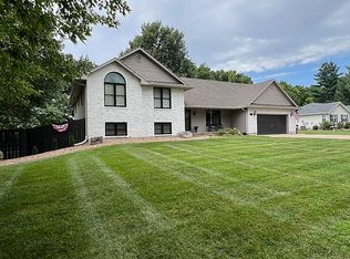 1553 N Hedge Apple Dr, Sedalia, MO 65301