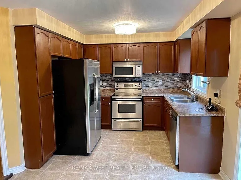 4 Catherine Dr — Photo 1