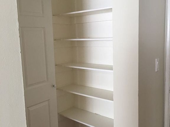 5th image of 947 S Westmoreland Ave #207
