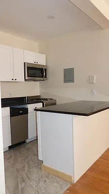 Rented by Immac Realty | media 32