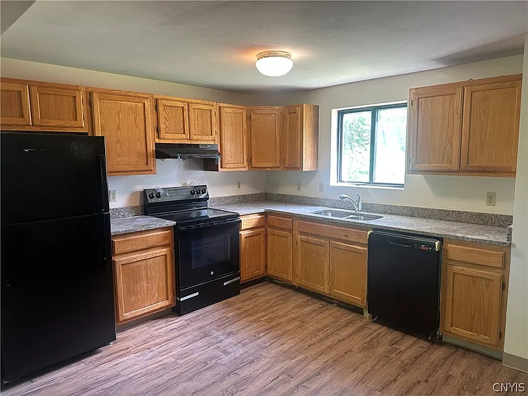 119 N Lorraine Ave — Photo 2
