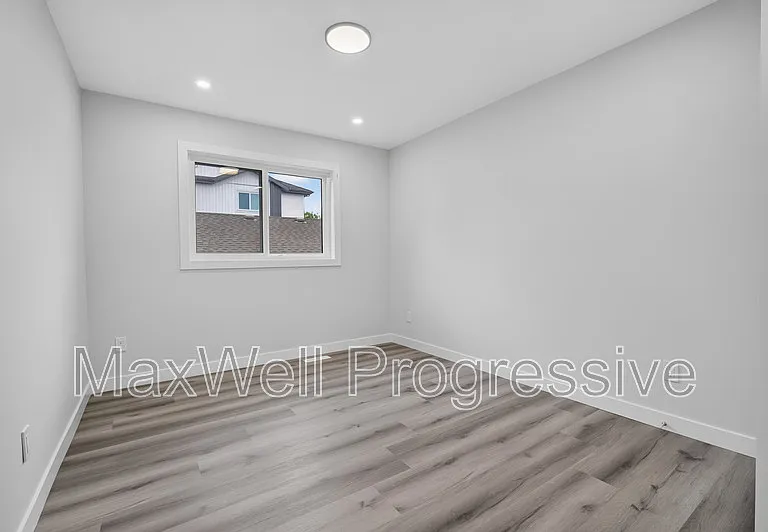 10821 112th St NW #1 — Photo 17