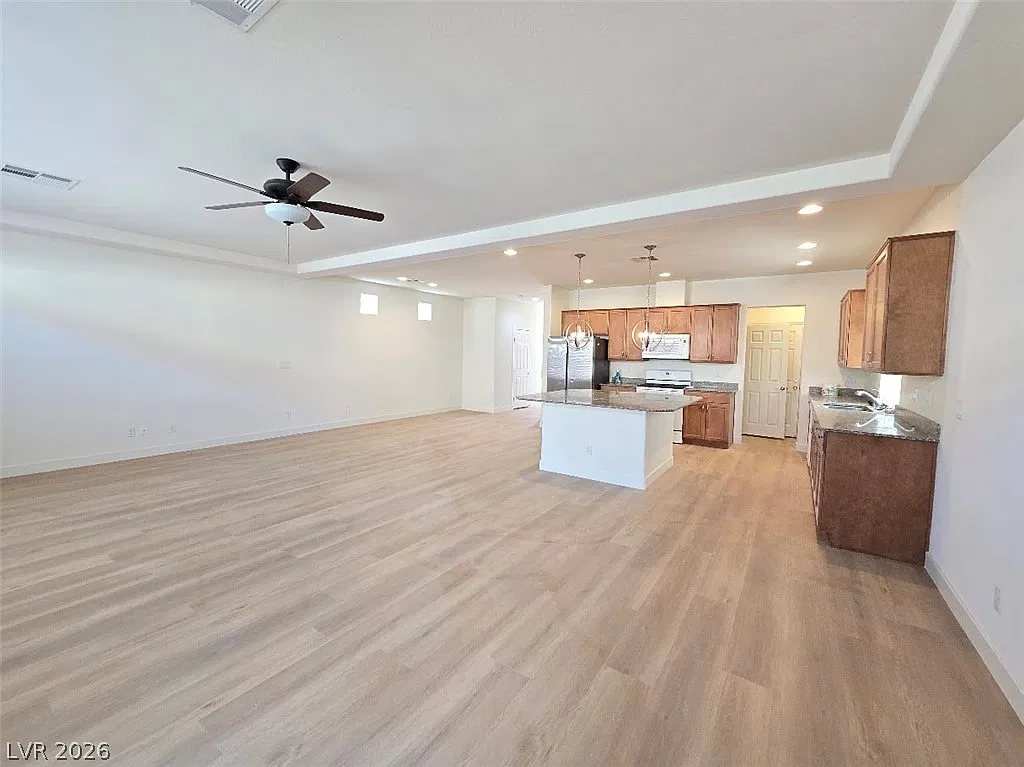 4 bed, 2.5 bath, 2277 sqft, $2,520 — Photo 4