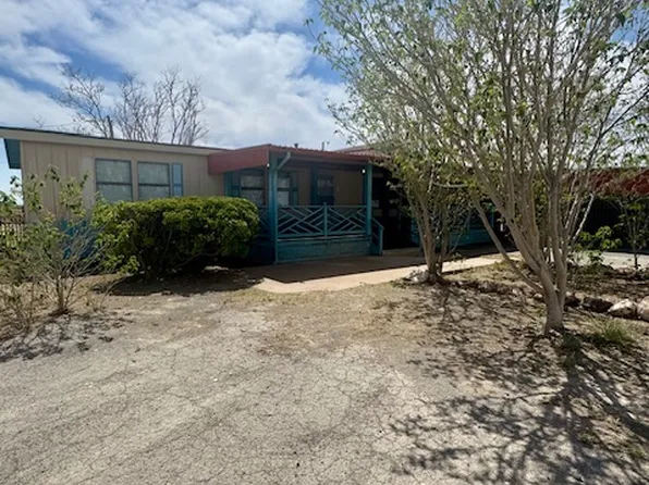 201 W 47th Ln, Fort Stockton, TX 79735