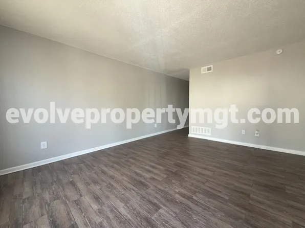 689 Miles Dr, Memphis, TN 38111