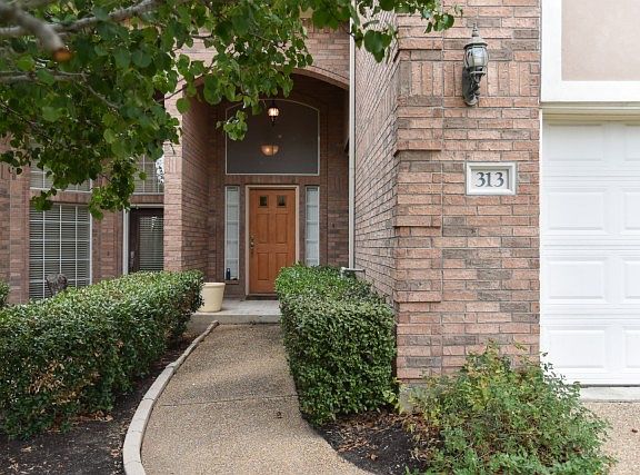 2nd image of 313 Chimney Hill Dr