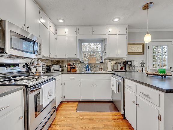 4th image of 1225 W Forest Dr